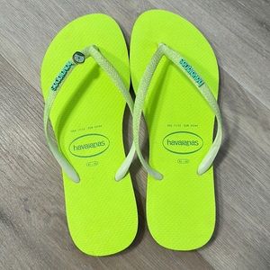 Never been worn lime green Havaianas sandals with glitter straps